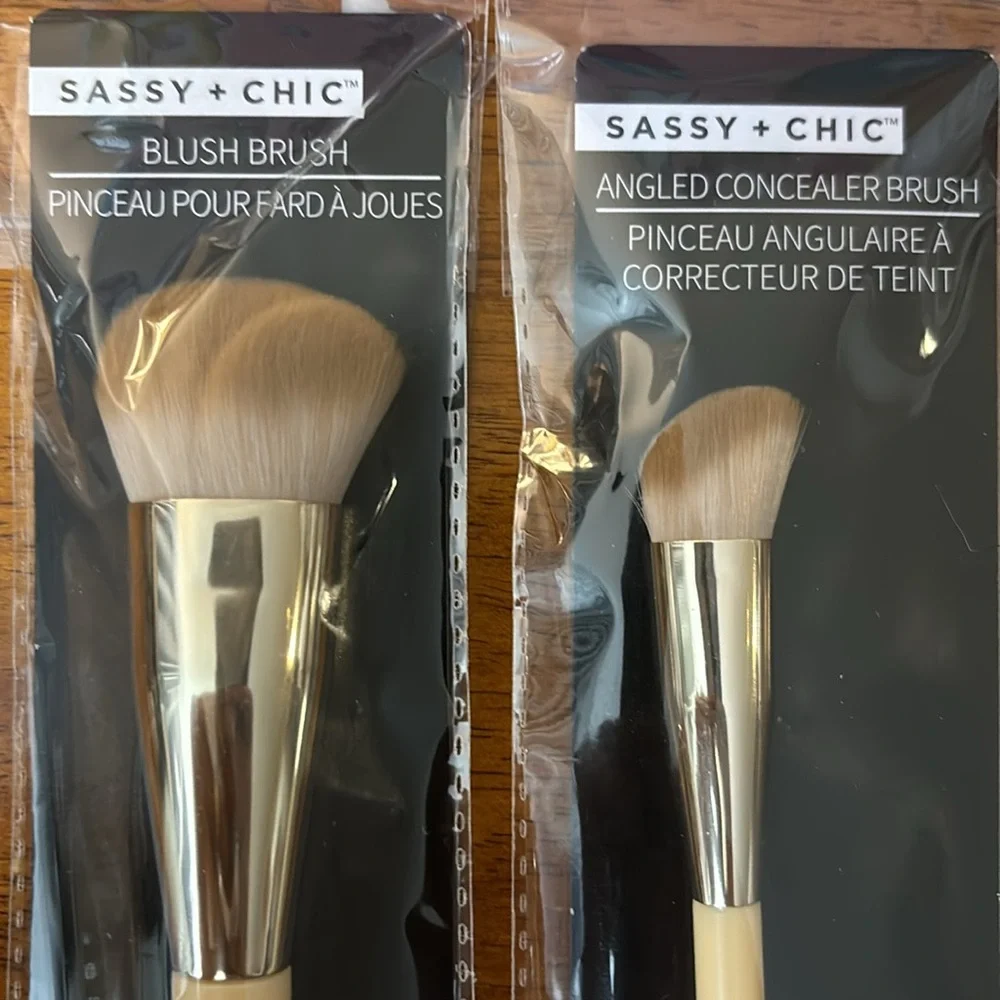 3 Bundled Brushes: Foundation, Blush, & Angled Concealer brushes.